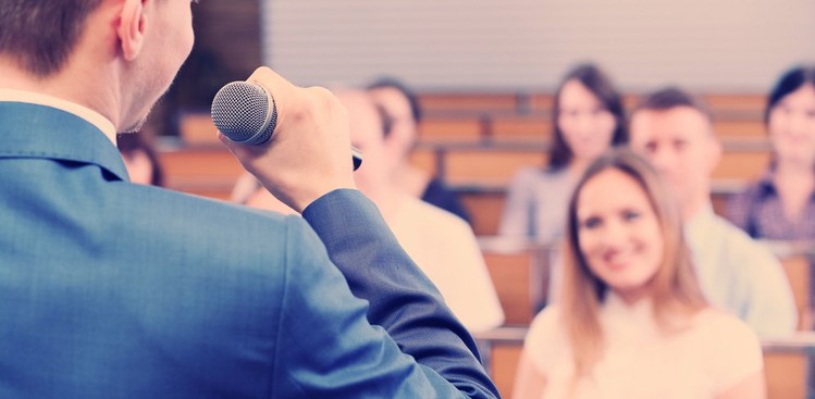 Hypnotherapy Helps with Public Speaking
